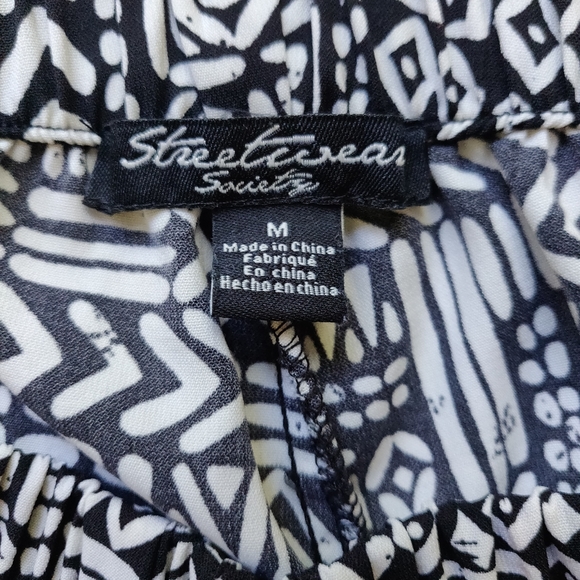 Streetwear Society SWS Black and White Geometric Pattern Boho Shorts Med… - Picture 6 of 7